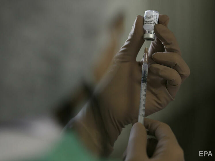 Влада США може схвалити введення третьої дози вакцин проти коронавірусу для людей з ослабленим імунітетом – CNN