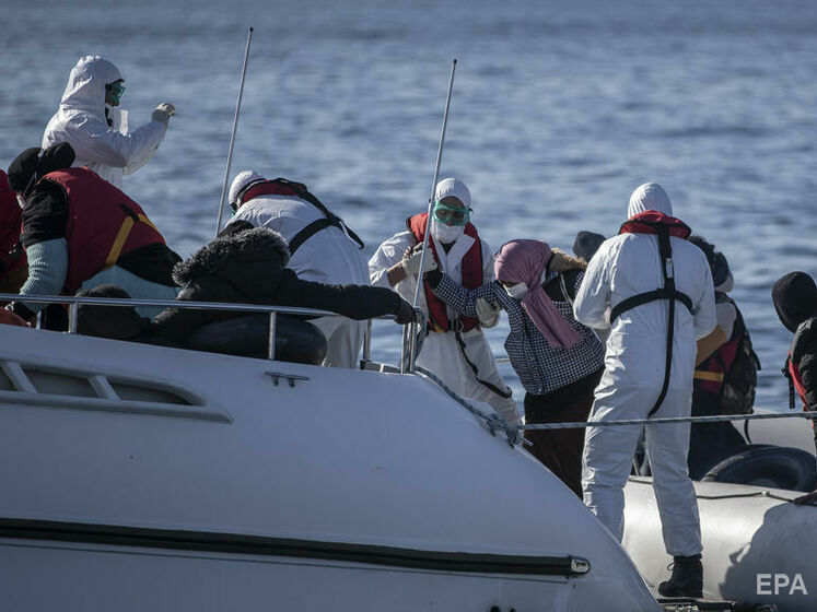 Возле греческого острова Милос затонула яхта, на ее борту было 18 человек