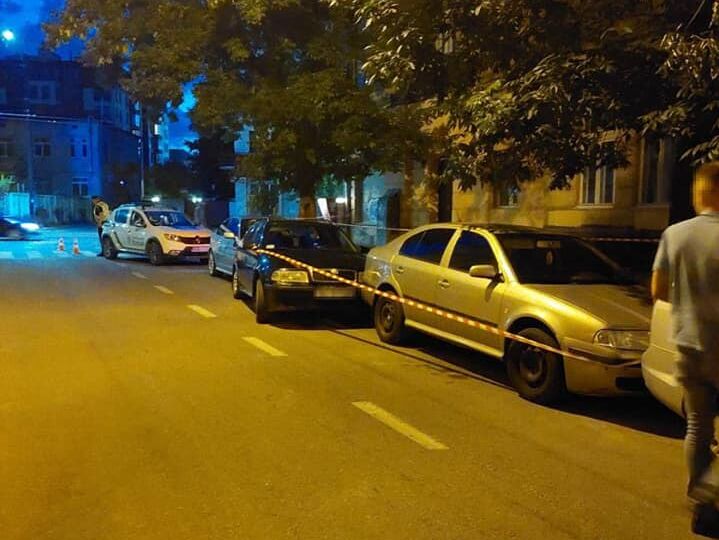 Во Львове водитель легковушки бежал от полиции: сбил пешехода и повредил три автомобиля
