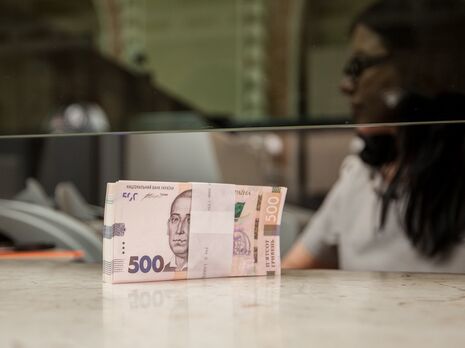 В НСЗУ объяснили, почему во Львовской области медики не получили зарплату