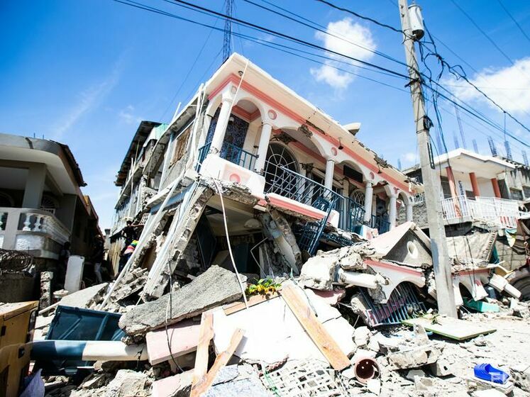 Число жертв землетрясения на Гаити возросло до 304 человек