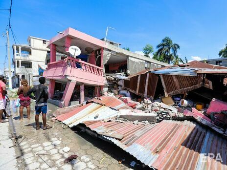 Число погибших в результате землетрясения на Гаити достигло почти 1300 человек