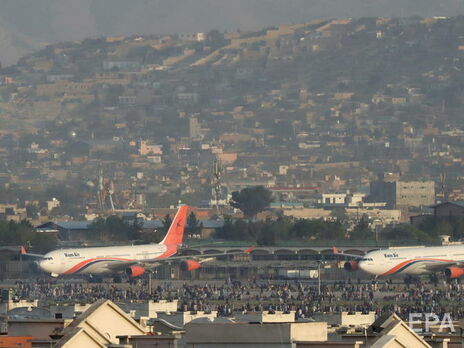 В аэропорту Кабула двое неизвестных открыли огонь по военнослужащим США, нападавших застрелили
