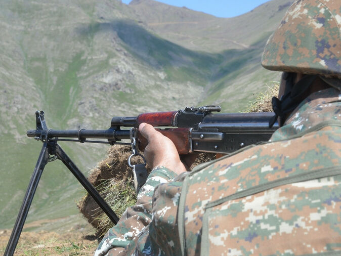 Минобороны Армении и Азербайджана обменялись обвинениями в стрельбе на границе. Ереван сообщил о погибших