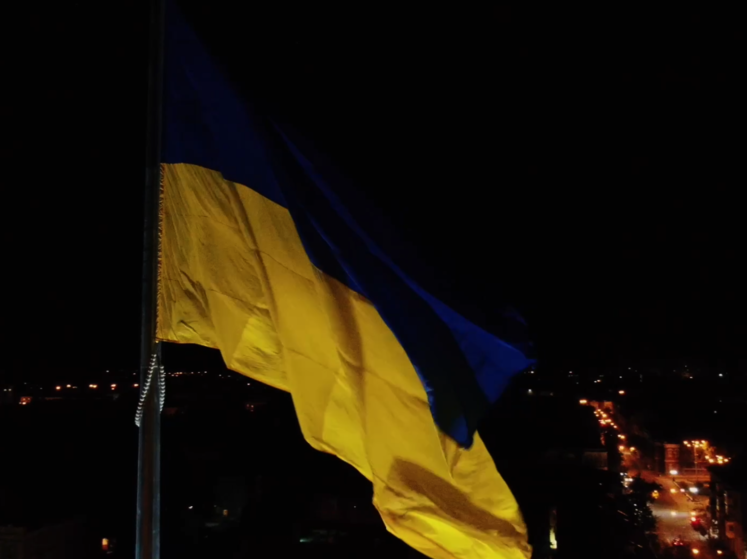 Глава Полтавской ОГА Синегубов показал тестовое поднятие самого большого государственного флага в области