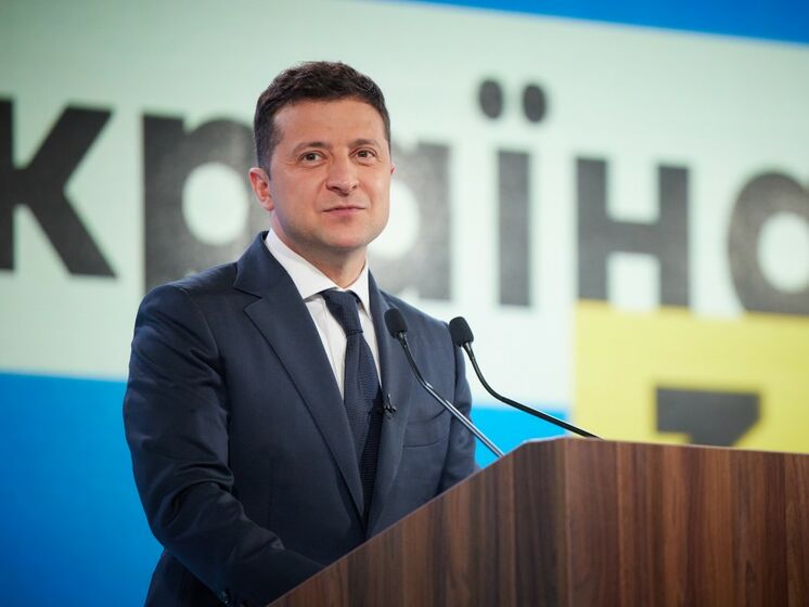 Майже половина українців вважає, що особисті якості Зеленського не відповідають посаді президента України – опитування