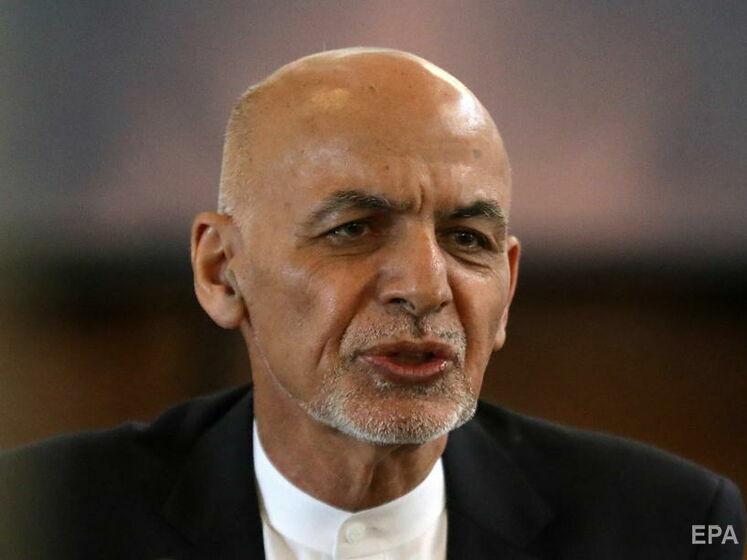 США вели з талібами перемовини перед утечею президента Афганістану – Bloomberg