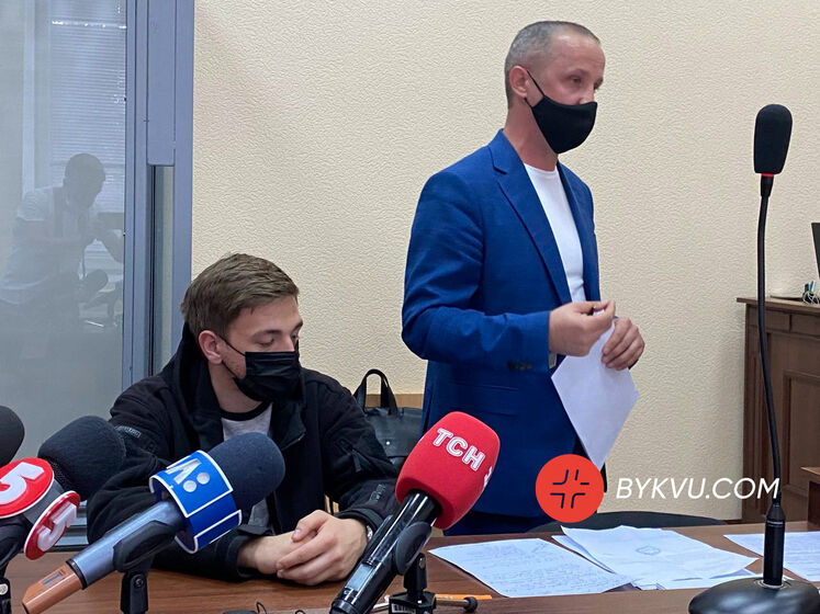 Суд арестовал подозреваемых в избиении журналиста "Букв"