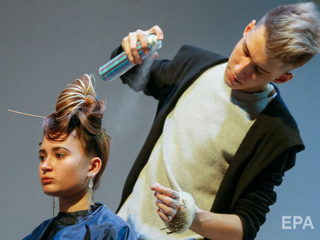 Большинство украинцев считают, что быть успешным в Украине означает иметь работу с достойной зарплатой – опрос