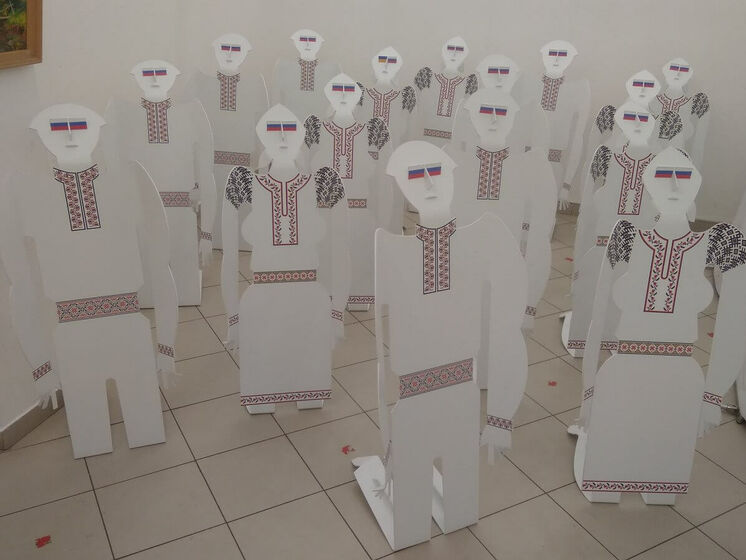 В Черновцах ко Дню Независимости покажут инсталляцию "Хохлы". Художника вызвали в СБУ