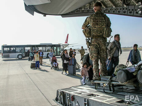 Із Кабула літаками евакуювали понад 5 тис. осіб – ЗМІ