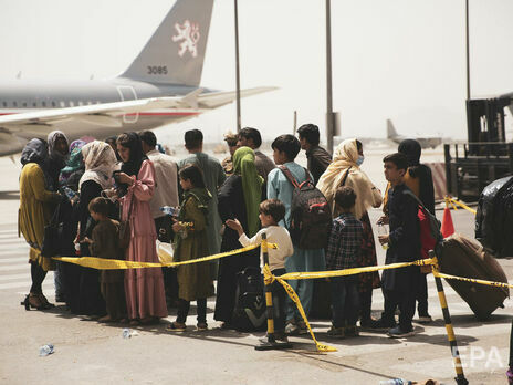 Афганец снял на видео, как пытался бежать из Афганистана на шасси американского транспортного самолета