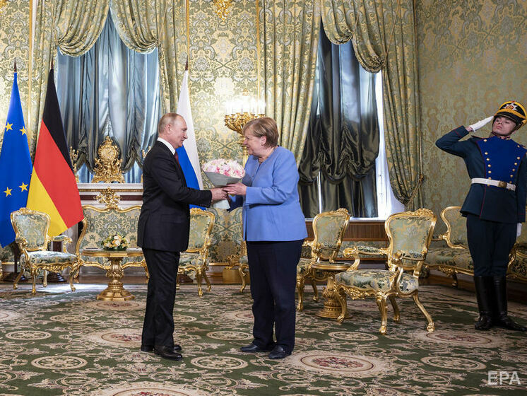 Меркель прилетела в Москву, Путин назвал Германию "одним из основных партнеров"
