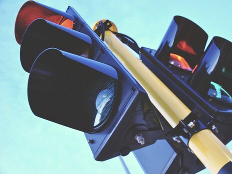 В Киеве на установке светофоров коммунальное предприятие и подрядчик присвоили 15 млн грн – прокуратура