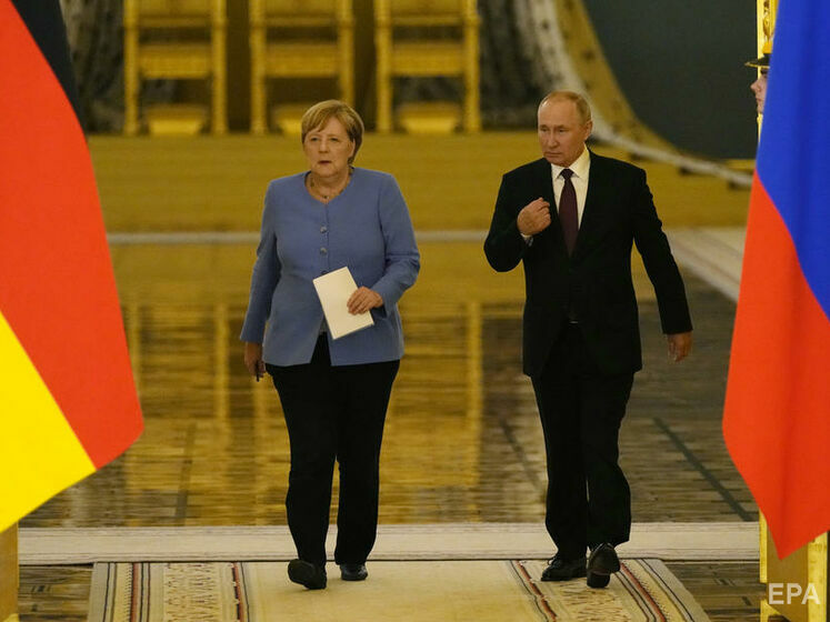 Меркель при Путіні заявила, що анексія Криму – порушення територіальної цілісності України. Відео