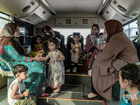 Блокпости талібів ускладнюють доступ до аеропорту в Кабулі