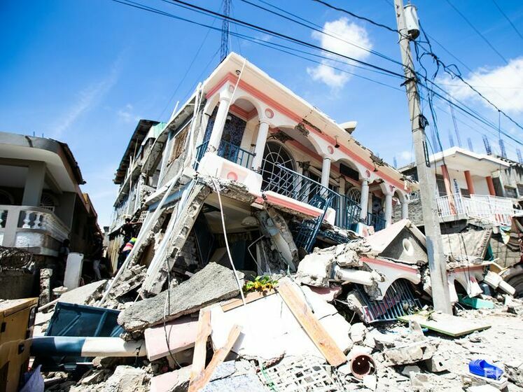 Число жертв землетрясения на Гаити увеличилось почти до 2,2 тыс. человек