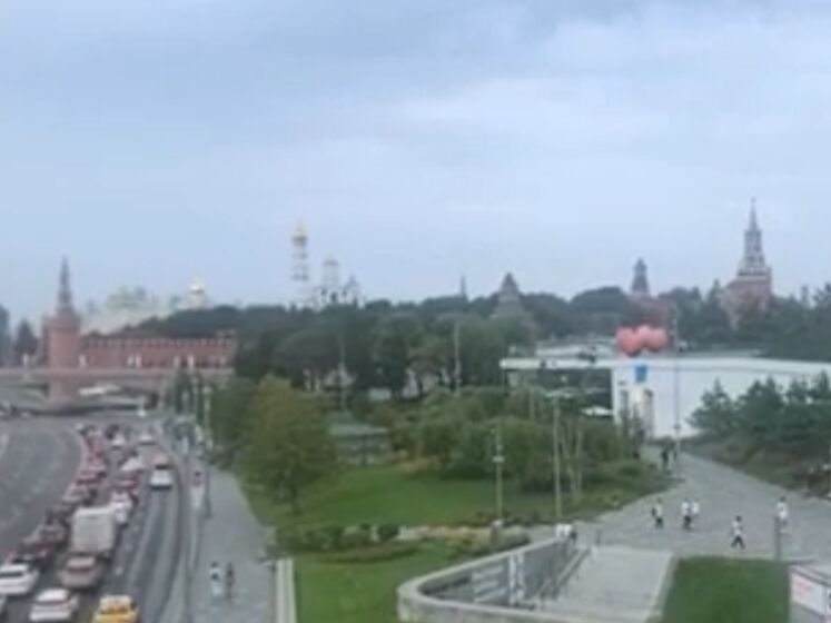 В Москве запустили в небо флаг Украины. Видео