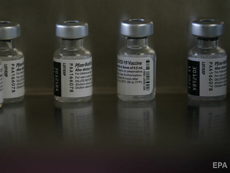 У США повністю схвалили використання першої вакцини проти коронавірусу