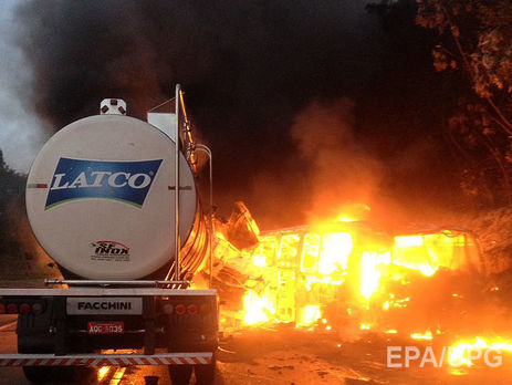 При столкновении автобуса с молоковозом в Бразилии погибли 20 человек