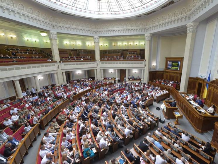Рада приняла постановление об отмене повышения окладов нардепов