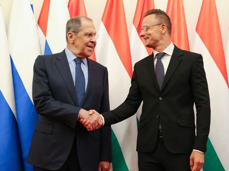 Сийярто (справа) провел переговоры с Лавровым (слева) в Будапеште