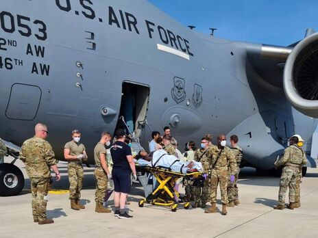 Афганскую девочку, которая родилась на борту самолета ВВС США, назвали в его честь