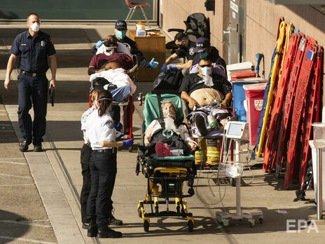 В США число госпитализированных с коронавирусом превысило 100 тыс. Это максимальное количество с января