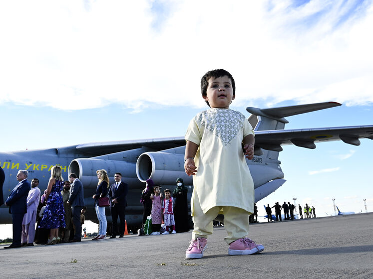 У суботу в Україну прибуде загалом три літаки з евакуйованими з Афганістану – МЗС України