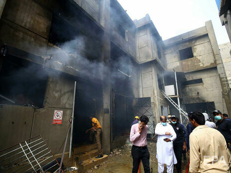 В Пакистане произошел пожар на нелегальном заводе, погибли 16 человек