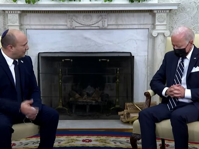 На зустрічі з прем'єром Ізраїлю Байден заплющив очі. Дехто вирішив, що глава Білого дому спить. Відео