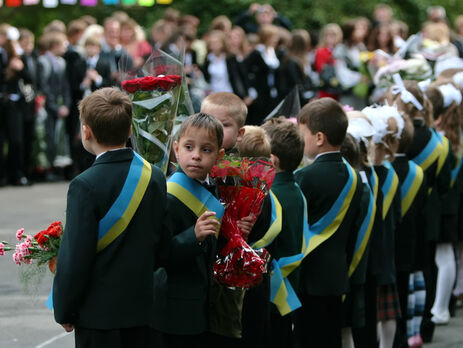 В Минздраве Украины сообщили, стоит ли в этом году проводить школьные линейки