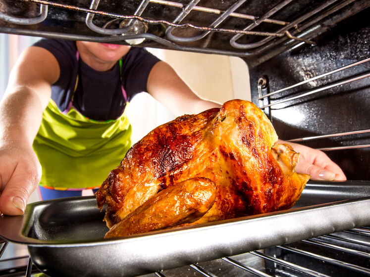 Як приготувати курку в духовці: чотири найкращі рецепти