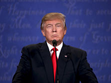 Опрос: Трамп обошел Клинтон в президентской гонке