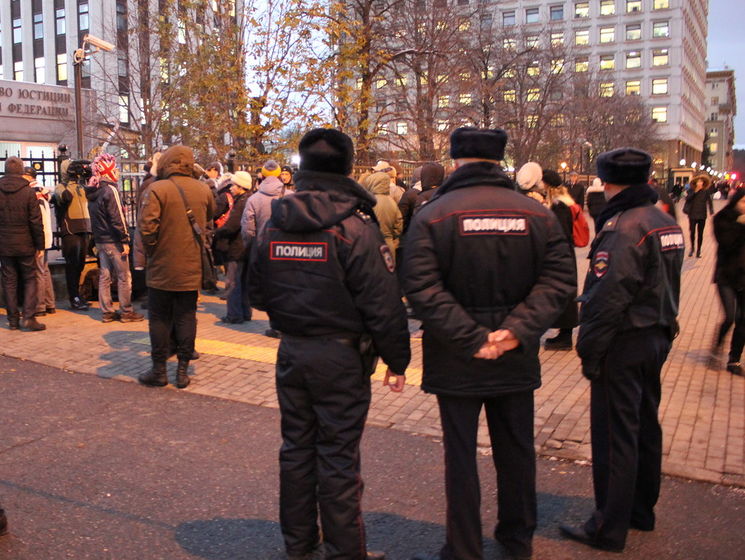 В Москве состоялась акция в поддержку оппозиционера Дадина, который пожаловался на пытки в колонии