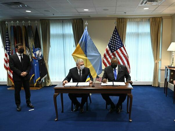 Министры обороны Украины и США подписали соглашение о стратегических основах оборонного партнерства
