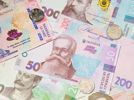 Гривна подешевела к доллару и евро