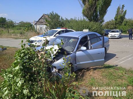 В Запорожской области водитель сбил полицейского и протащил его около 5 км на капоте