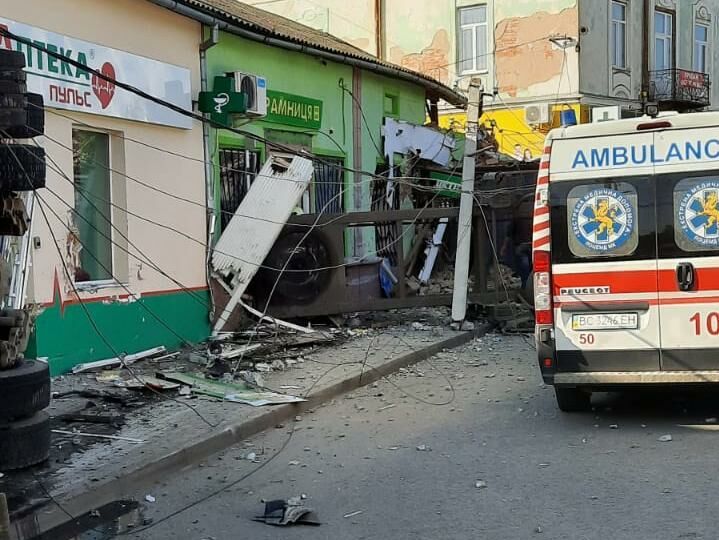 У Львівській області вантажівка врізалася у крамницю, загинуло четверо осіб