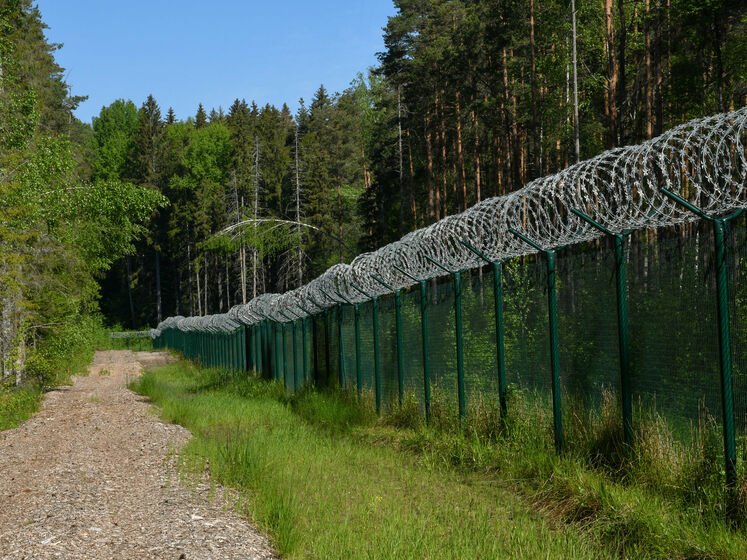 Латвия построит стену на границе с Беларусью
