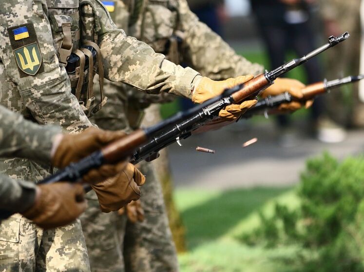 Боевики на Донбассе ранили украинского военного, он в тяжелом состоянии