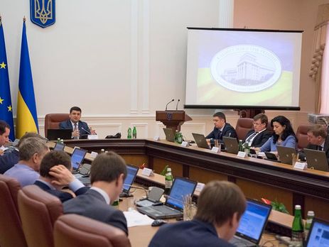 Кабмин утвердил порядок выплаты помощи семьям погибших и получивших ранение журналистов