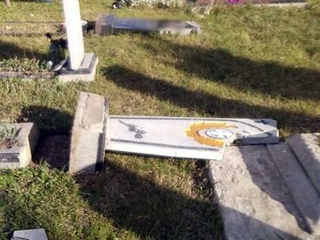 У Полтавській області семирічні діти розгромили кладовище – поліція