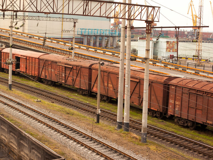 "Укрзалізниця" і Мінінфраструктури мають намір із 2022 року підвищити тарифи на перевезення вантажів першого класу