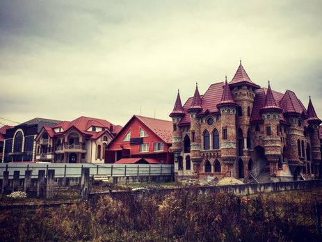 Журналистка Даниленко показала замки 