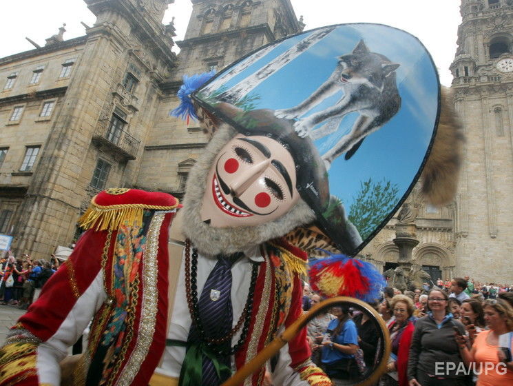 В Киеве обнаружили контрабандные карнавальные костюмы стоимостью более 1 млн грн