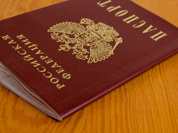 У Криму оштрафували активістку за відсутність російського паспорта