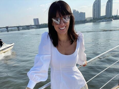 Босая Ефросинина подержалась за грудь Осадчей