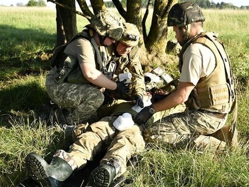 На Донбасі поранено українського військовослужбовця – Міноборони