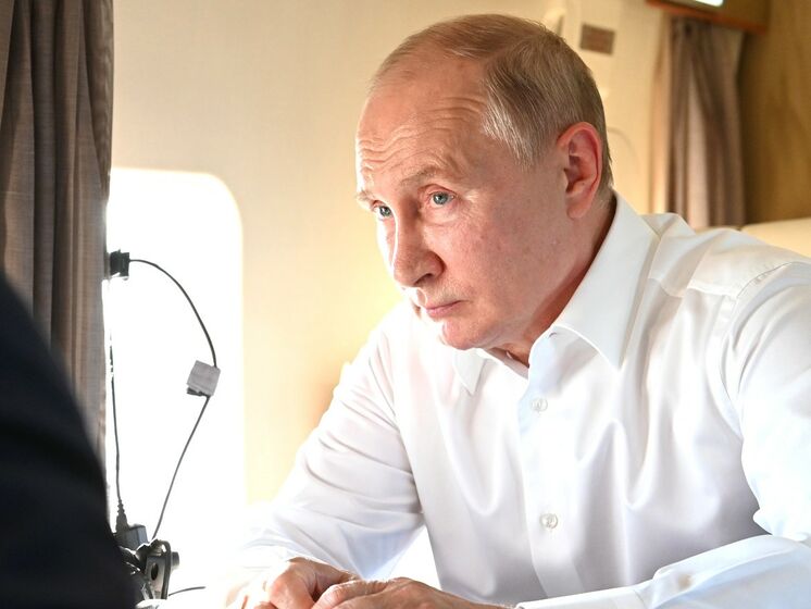 Путин сказал, что общался с заболевшим COVID-19 "очень близко в течение всего дня"